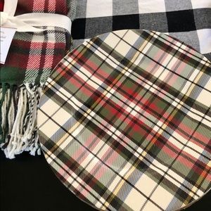 Pottery Barn Denver Plaid Salad Plates - N…